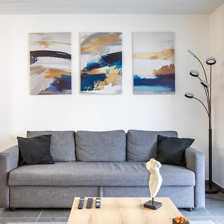 Lägenhet Superbe T3 Neuf Avec Balcon & Parking *